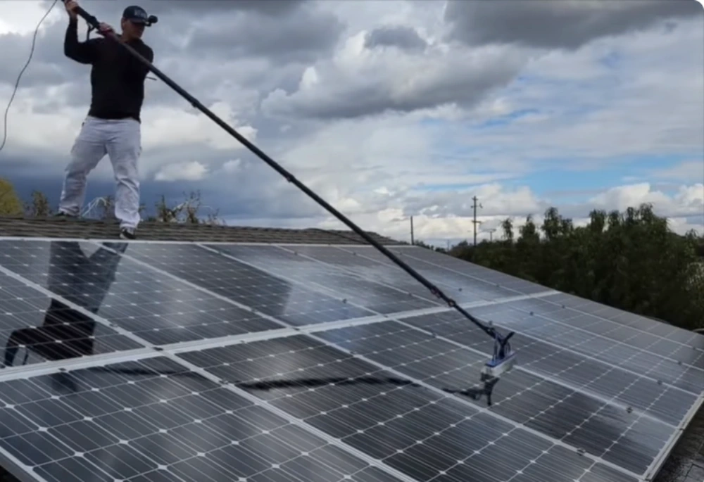 Cleaning large solar array extension pole