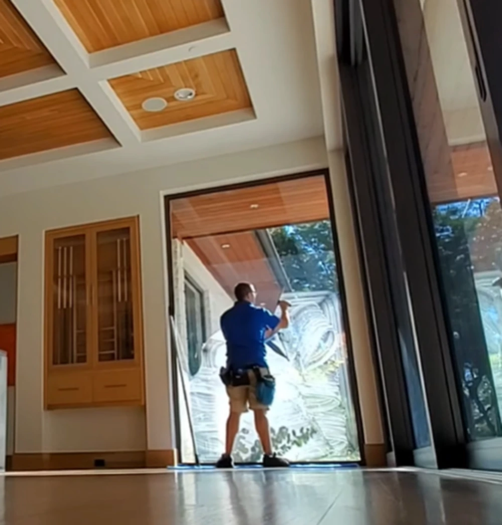 Window cleaning Santa Cruz: cleaning tall interior glass door