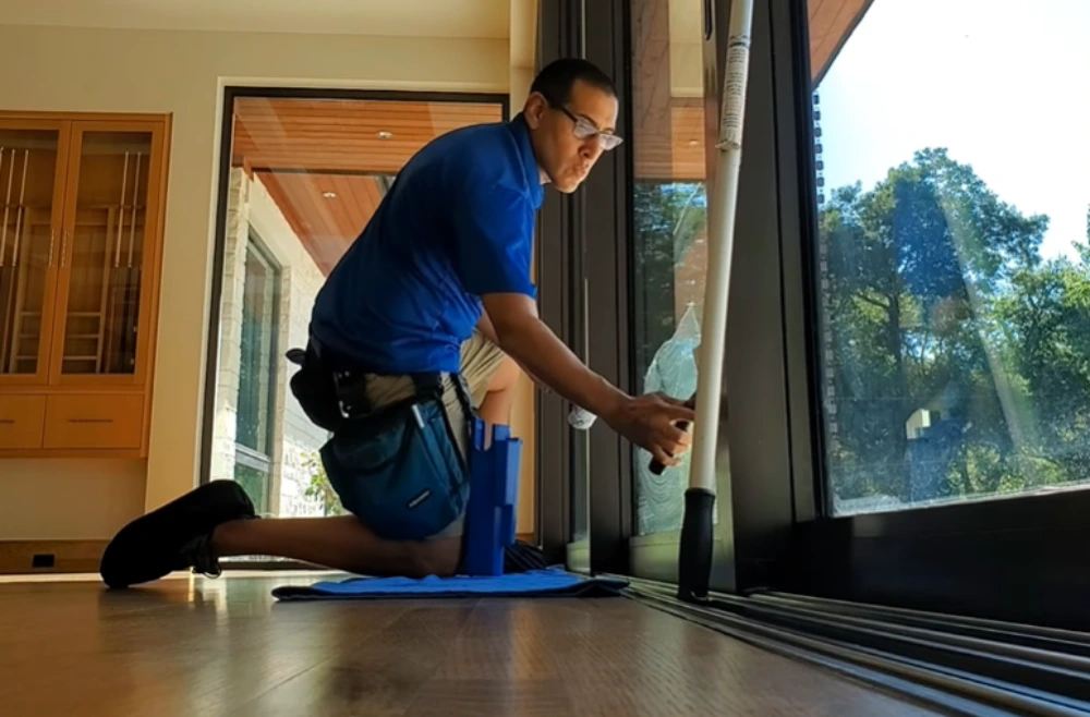 Window cleaning Santa Cruz: detailing sliding door glass edges