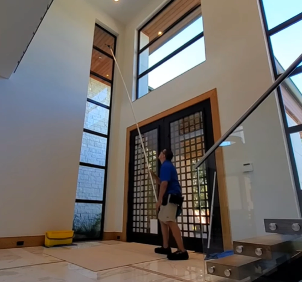 Window cleaning Santa Cruz: extension pole high window foyer