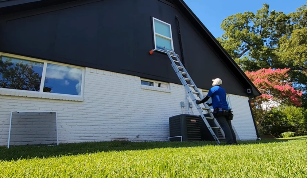 Window cleaning Santa Cruz: ladder setup second-story window cleaning