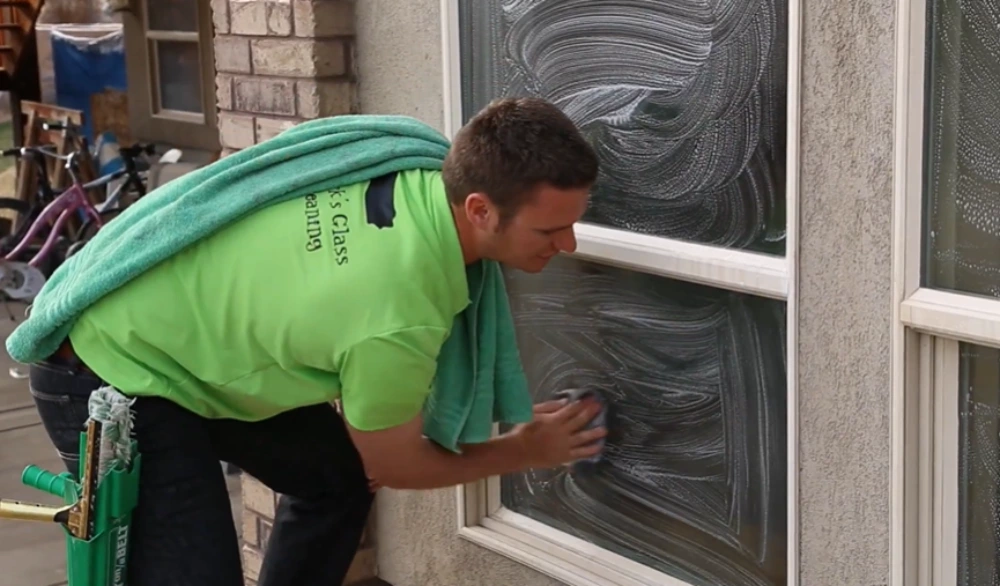 Scrubbing bottom window pane