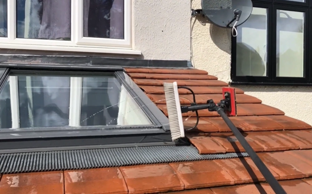 Brushing and rinsing a skylight