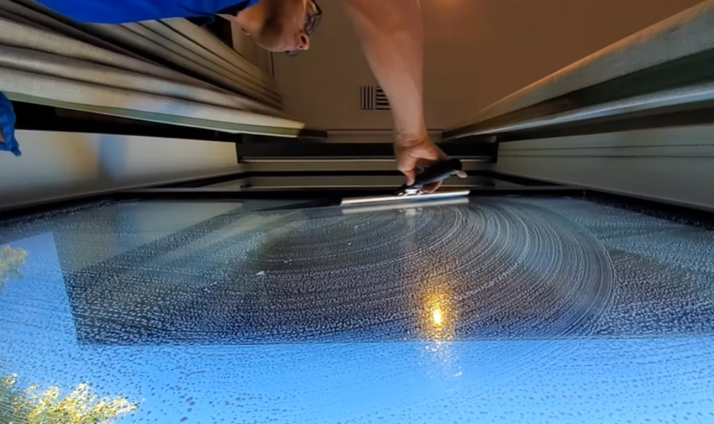 Squeegee interior glass door low angle