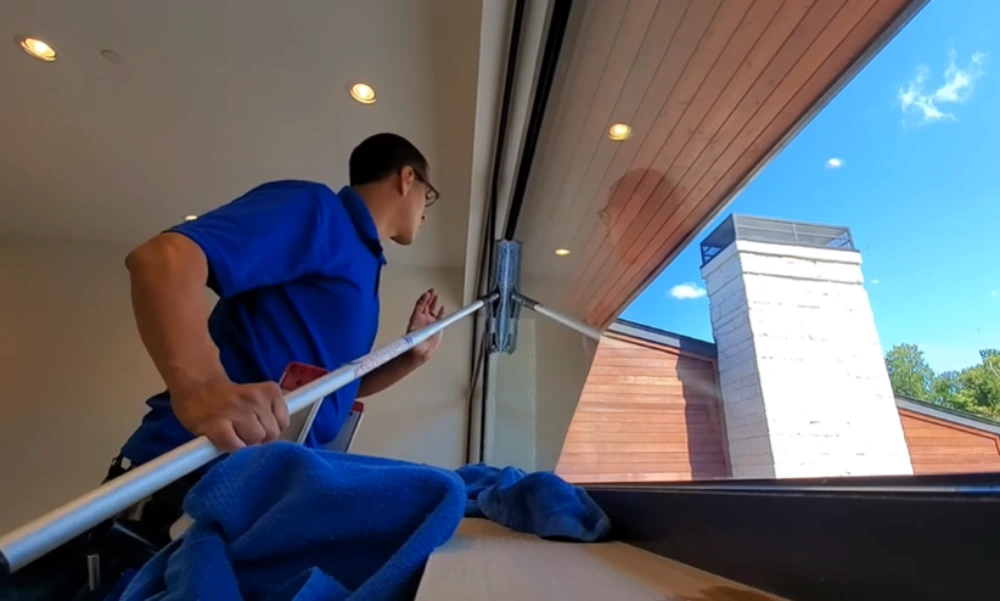 Squeegee picture window extension pole
