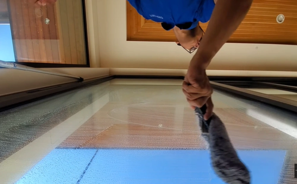 Window cleaning Santa Cruz: strip washer interior sliding glass door