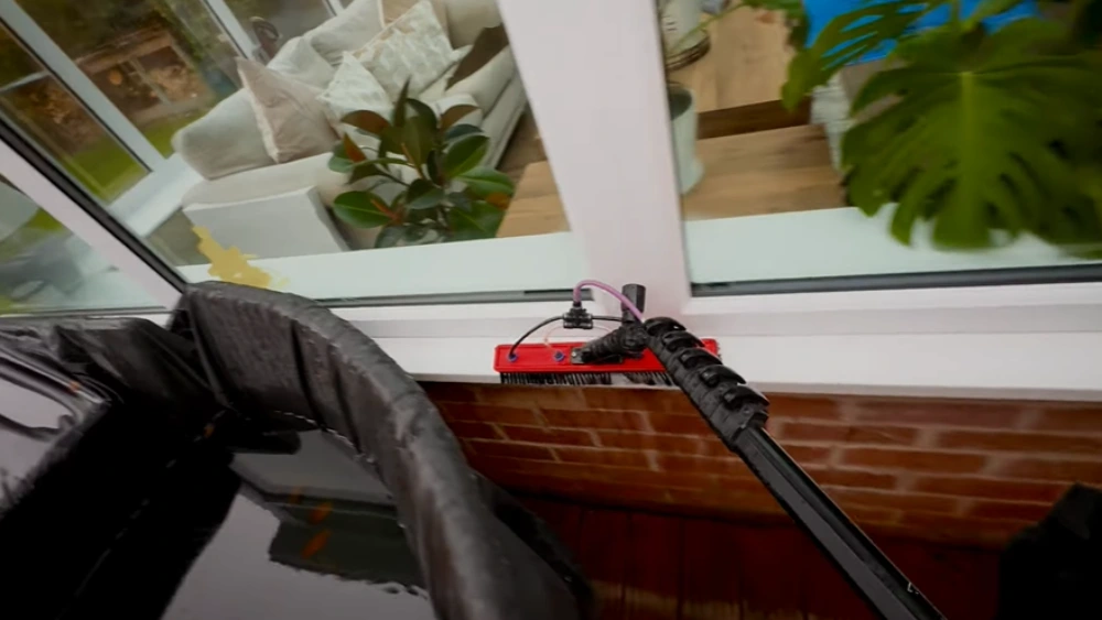 Window cleaning Santa Cruz: water-fed pole brush close-up window sill