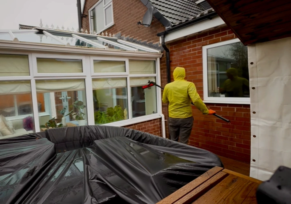 Water-fed pole cleaning sunroom windows