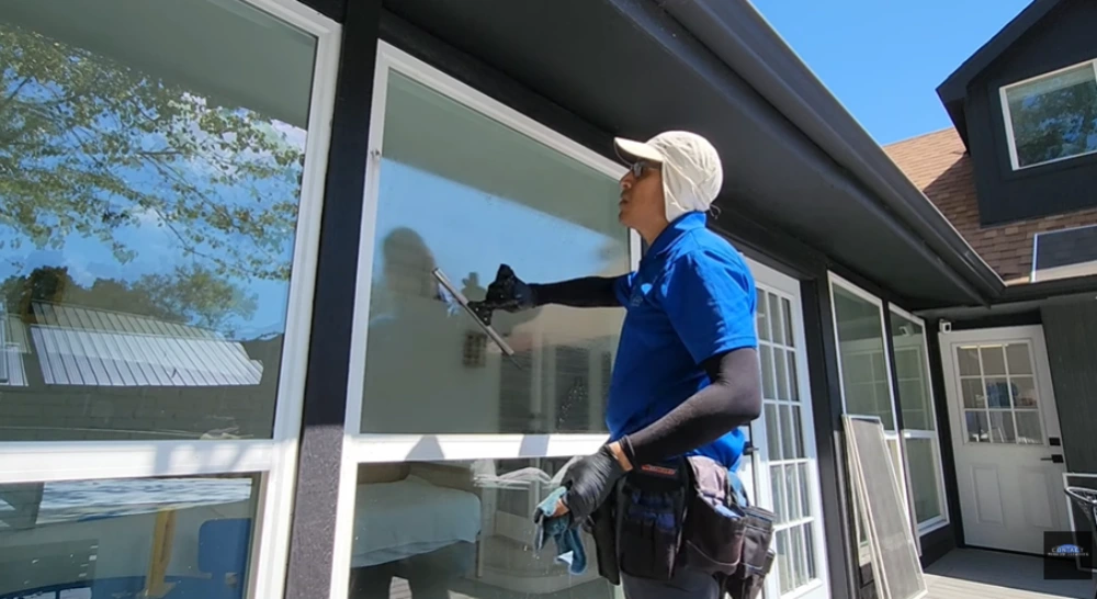 Window cleaning Santa Cruz: window cleaner squeegee large window glass