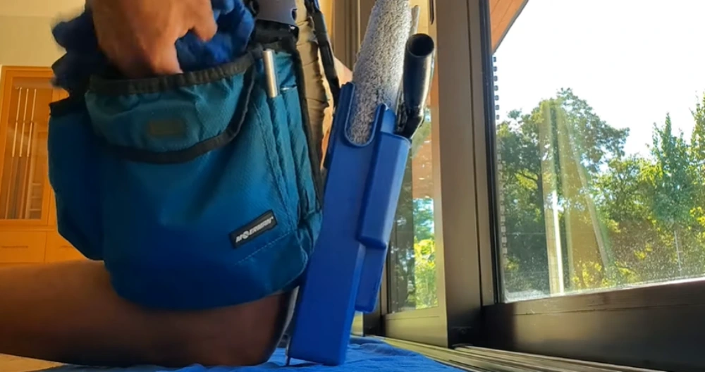 Window cleaning Santa Cruz: window cleaning tool belt squeegee holster